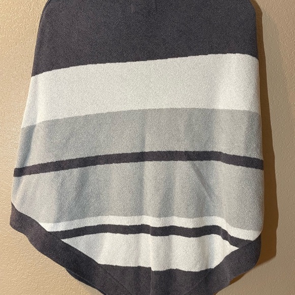 Barefoot Dreams NWOT Cozy White and Gray Striped Poncho - Picture 4 of 5